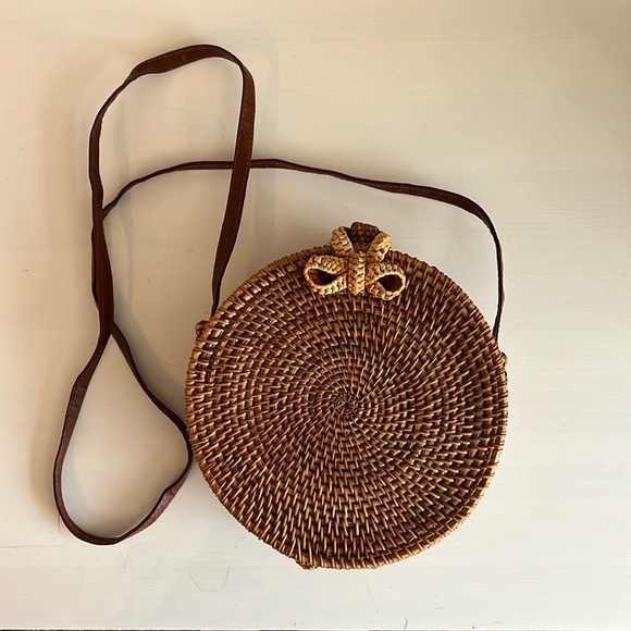 Round Straw Crossbody Bag - Picture 3 of 14